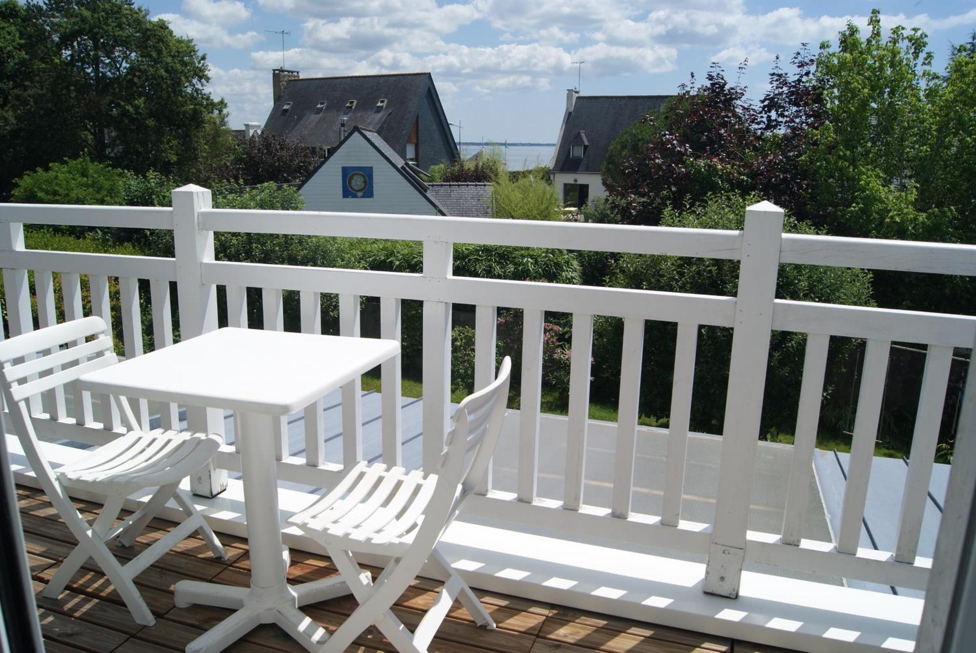 Appartement 50 M De La Plage, Avec Grand Balcon *